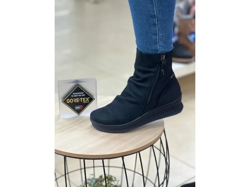 BOTÍN DE PIEL NOBUCK CON GORETEX 6156200 IGI&CO EN COLOR NEGRO