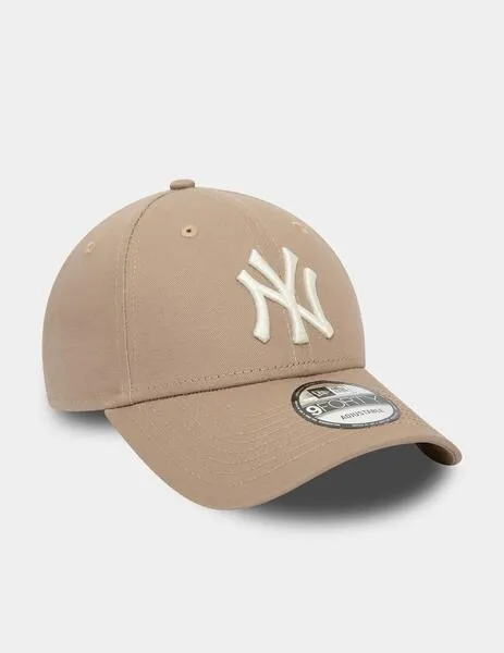 GORRA NEW ERA 940 LEAGUE ESSENTIAL NEYYAN  ASH BROWN