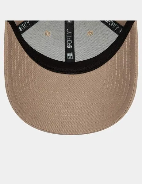 GORRA NEW ERA 940 LEAGUE ESSENTIAL NEYYAN  ASH BROWN