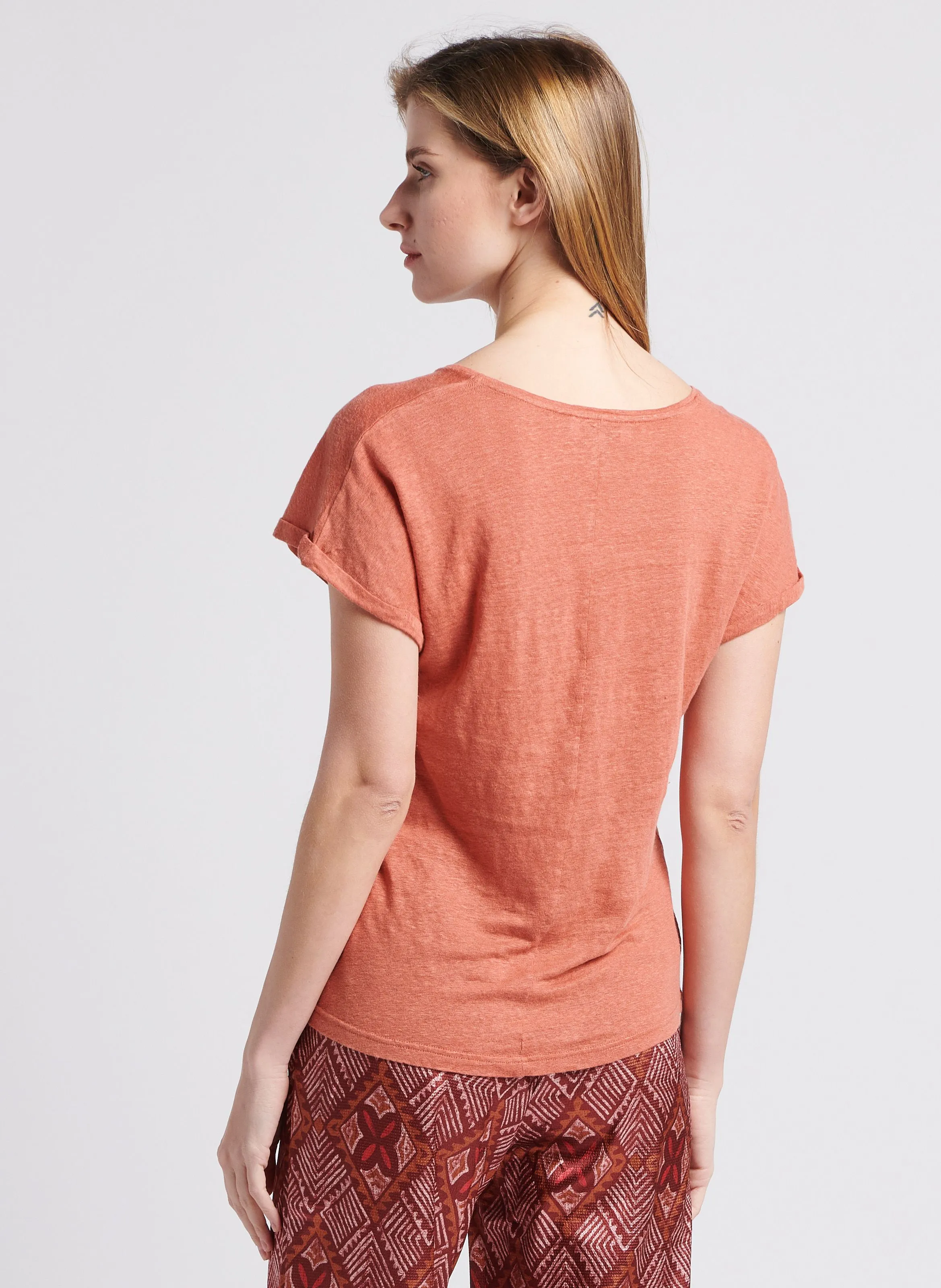 MAISON LABICHE CHATEAU GOOD VIBES  CAMISETA HOLGADA DE LINO CON CUELLO DE PICO EN NARANJA