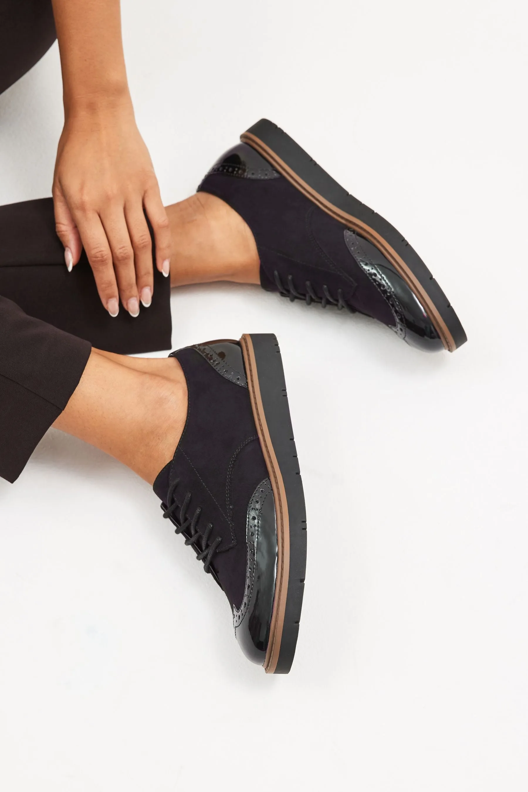 NEGRO  ZAPATOS OXFORD DE CORDONES CON SUELA GRUESA DE FOREVER COMFORT®