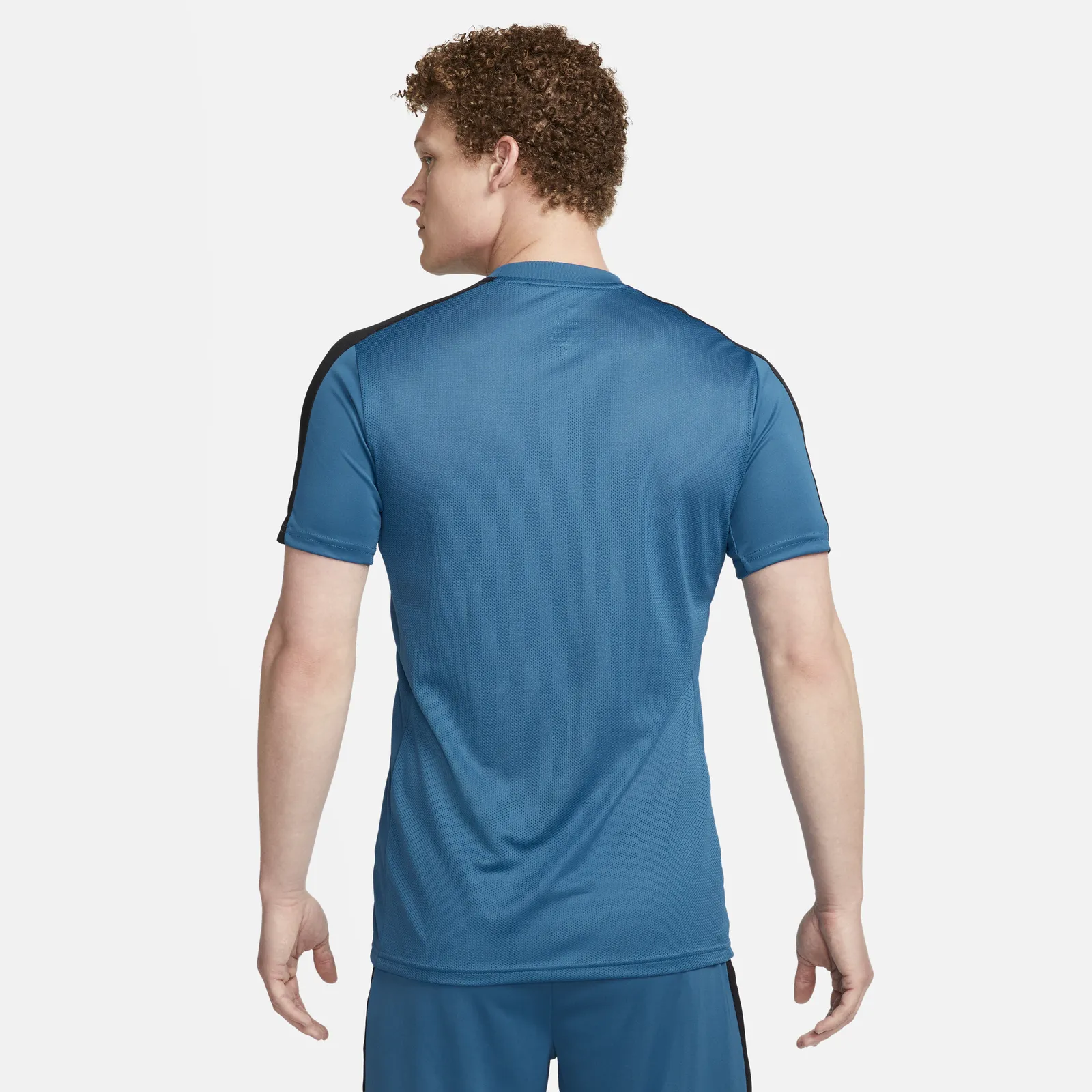 NIKE GLOBáLNí FOTBALOVé TRIčKO ACADEMY DRIFIT