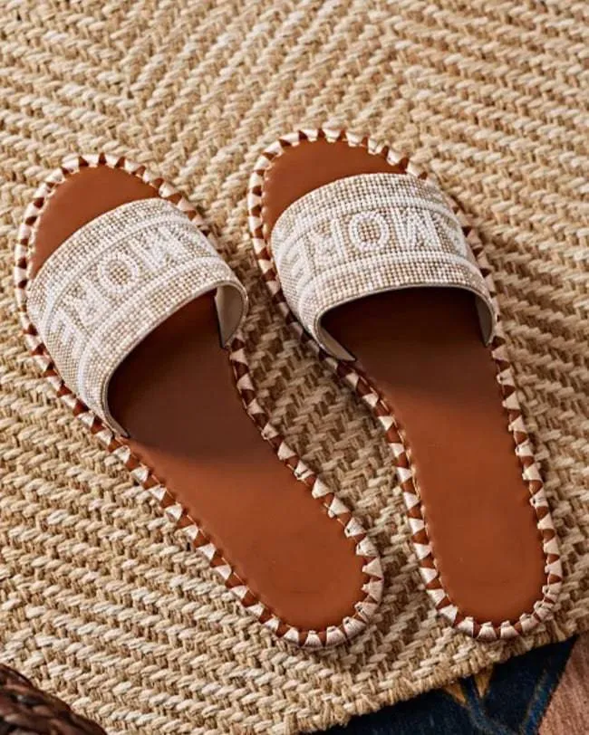 SANDALIA DE MUJER TIPO MULE EN DORADO  AMORE