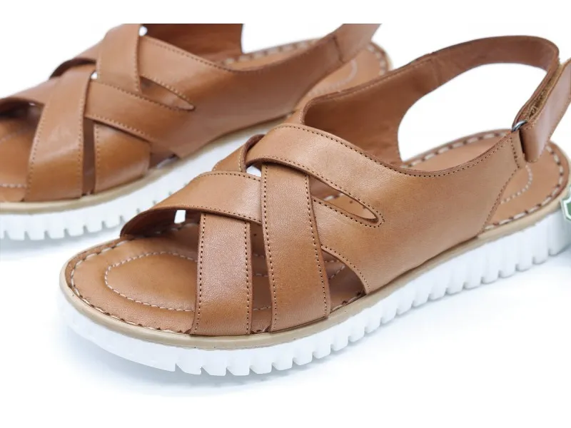 SANDALIA PLANA DE PIEL S206839 MANLISA EN COLOR CUERO