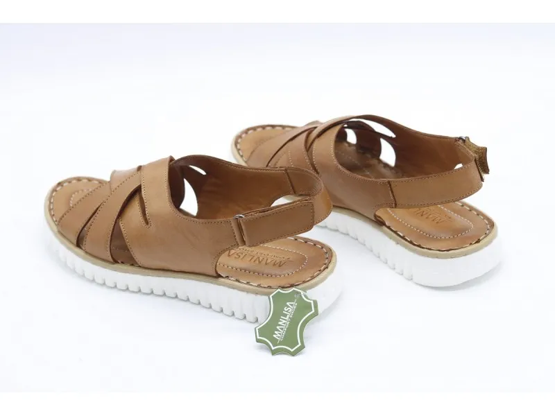 SANDALIA PLANA DE PIEL S206839 MANLISA EN COLOR CUERO