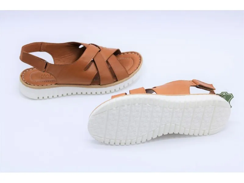 SANDALIA PLANA DE PIEL S206839 MANLISA EN COLOR CUERO