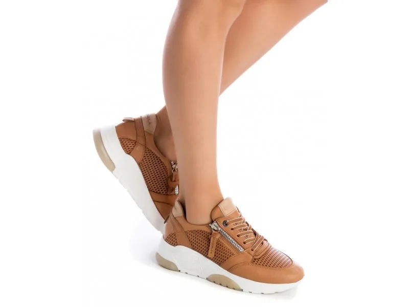 SNEAKERS DE PIEL 68247 CARMELA EN COLOR NUDE O CAMEL