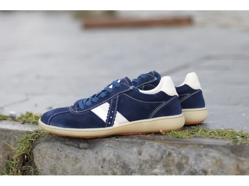 ZAPATO DE PIEL SERRAJE 14003 ON FOOT EN COLOR MARINO O CUERO